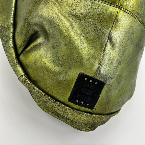 Free People Sparta Green Metallic Leather Oversized Large Crescent Sling Bag NWT - Picture 3 of 7